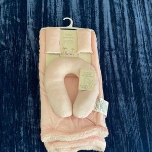 Little traveler baby blanket : belt strap covers and travel pillow